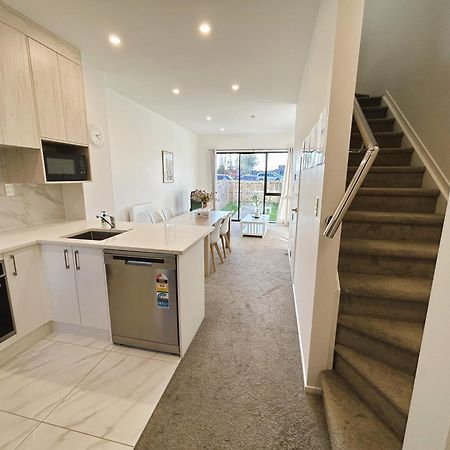 Entire Luxury Cosy Townhouse With Master Bedrooms,10 Min To Airport & Sylvia Park Auckland Exterior photo