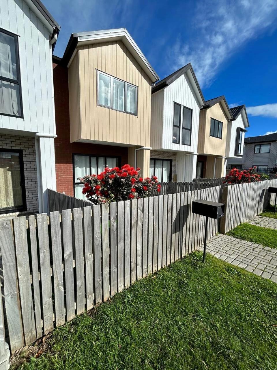 Entire Luxury Cosy Townhouse With Master Bedrooms,10 Min To Airport & Sylvia Park Auckland Exterior photo